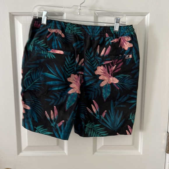 Mens Hollister “Hawaiian Jogger Shorts, mens size S - Picture 7 of 11